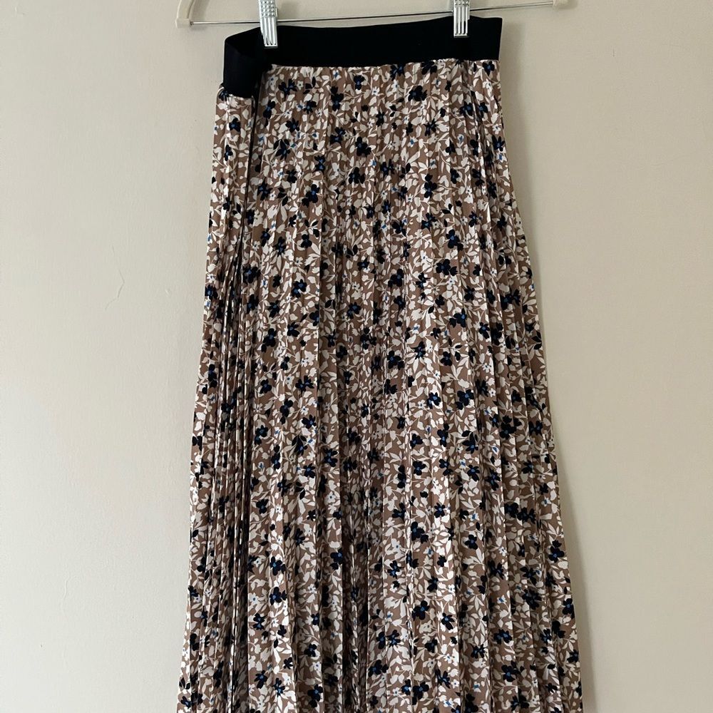 Nwot Ann Taylor Skirt And Sweater Set Size S - image 2